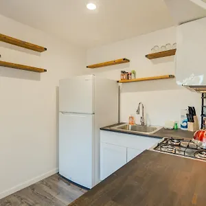 Pine Tree Place - Unit 6 Motel
